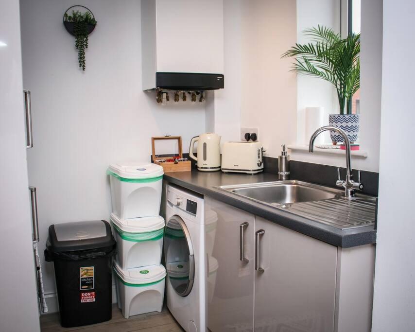 No12-Luxe Living Guest Apartment- 1 Bed-Garden-Private Parking-Wifi-Beach-City Swansea Exterior foto